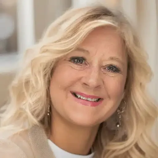 client-headshot-laura-p-2-r2dcd1q1rsrxaedd7haguyil5ax970p0ty07hamf40